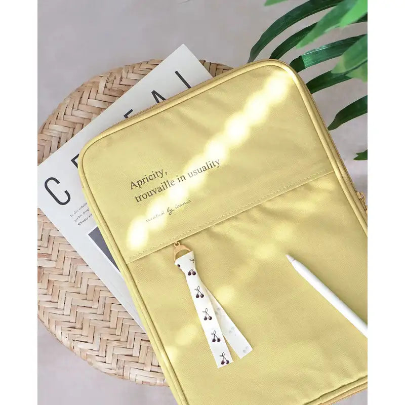 Iconic - Cottony iPad Pouch - Iconic - iPad Pouch - Harumio