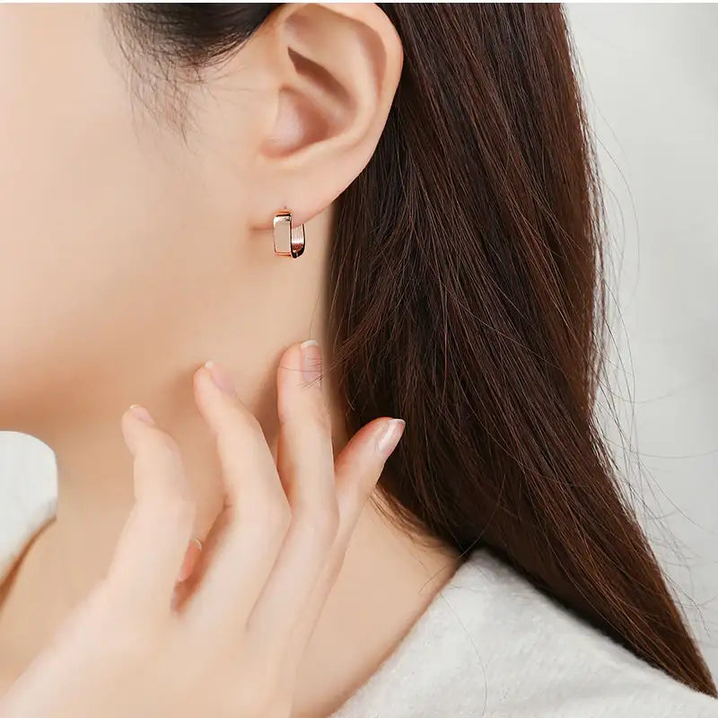 CLUE - Alli Modern Chic 4mm One-Touch Silver Earrings - CLUE - Jewelry - Harumio