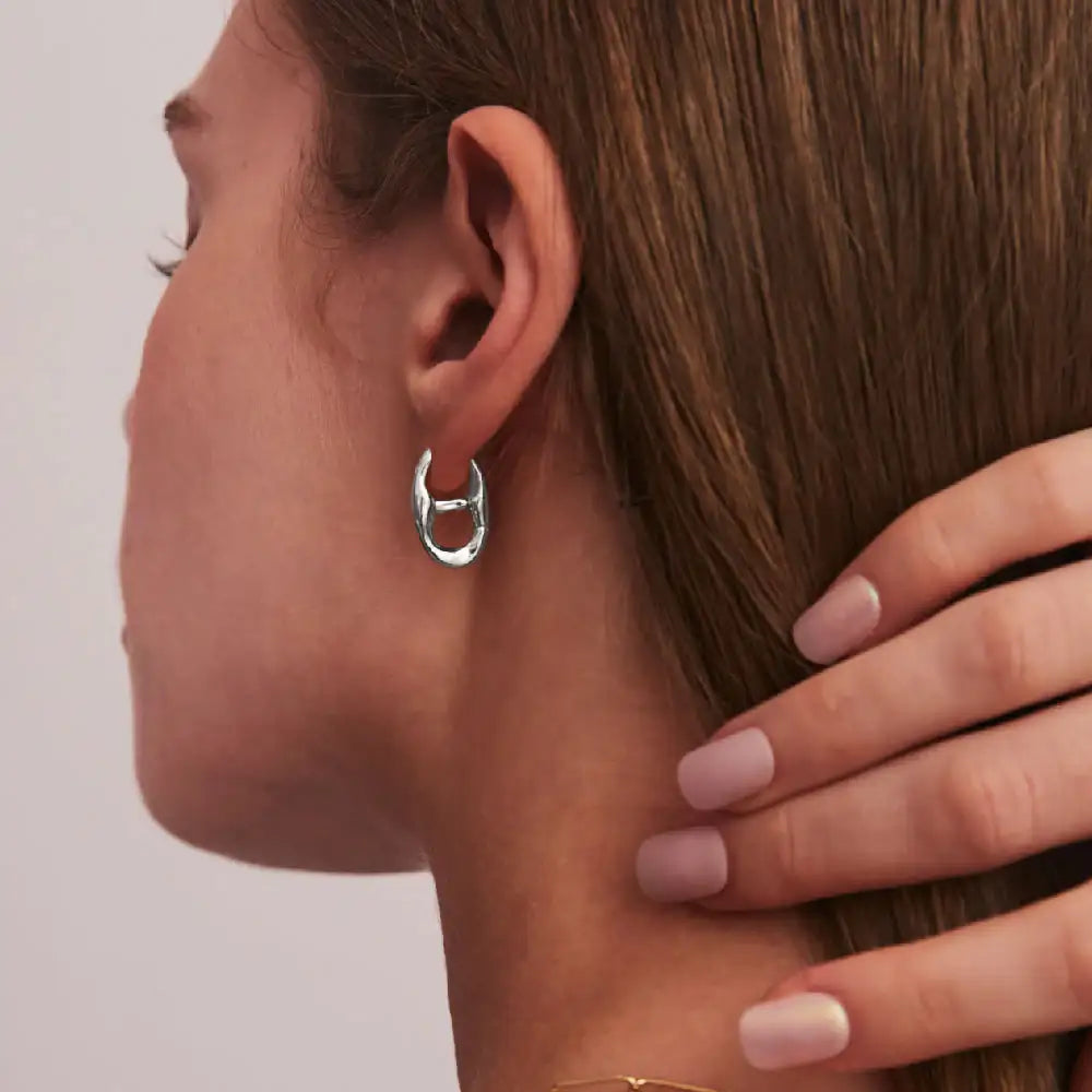 CLUE - Collection Iconic C Link One Touch Bold Earrings - CLUE - Jewelry - Harumio