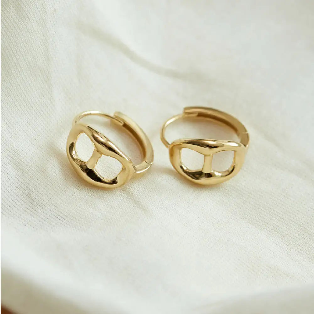 CLUE - Collection Iconic C Daily One Touch Earrings - CLUE - Jewelry - Harumio