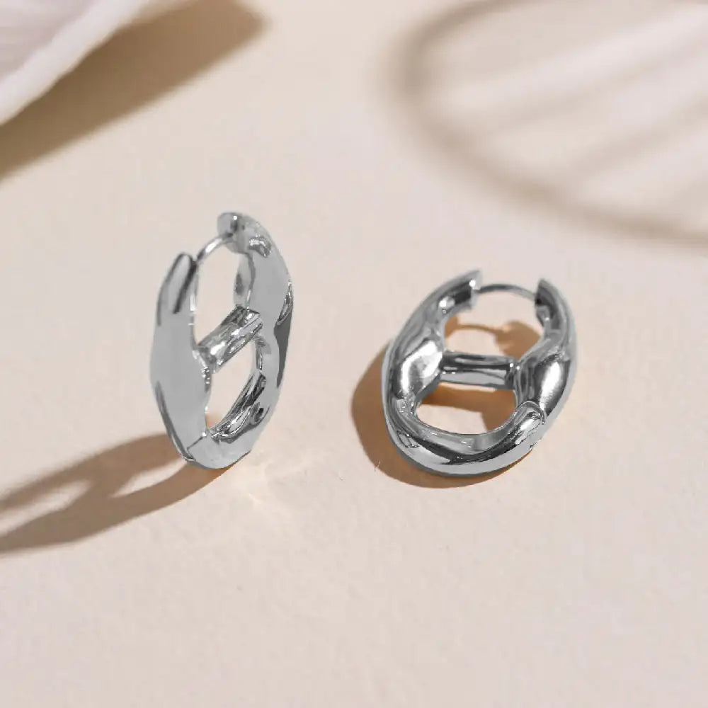 CLUE - Collection Iconic C Link One Touch Bold Earrings - CLUE - Jewelry - Harumio