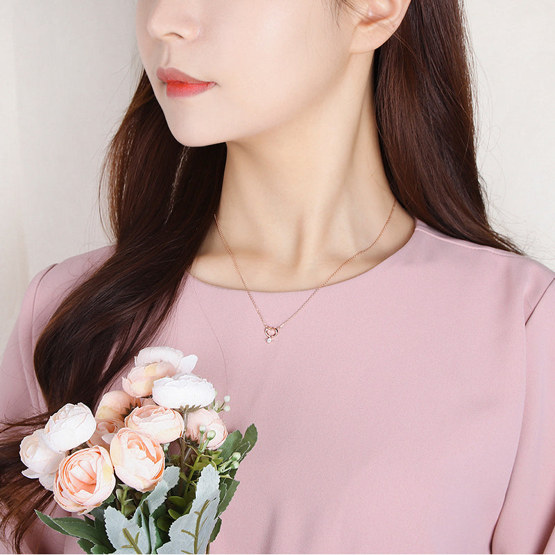 CLUE - Glossy Heart Silver Necklace