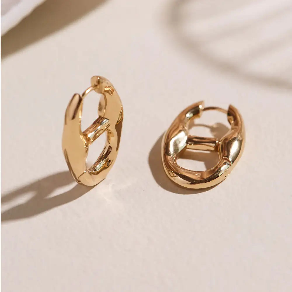 CLUE - Collection Iconic C Link One Touch Bold Earrings - CLUE - Jewelry - Harumio