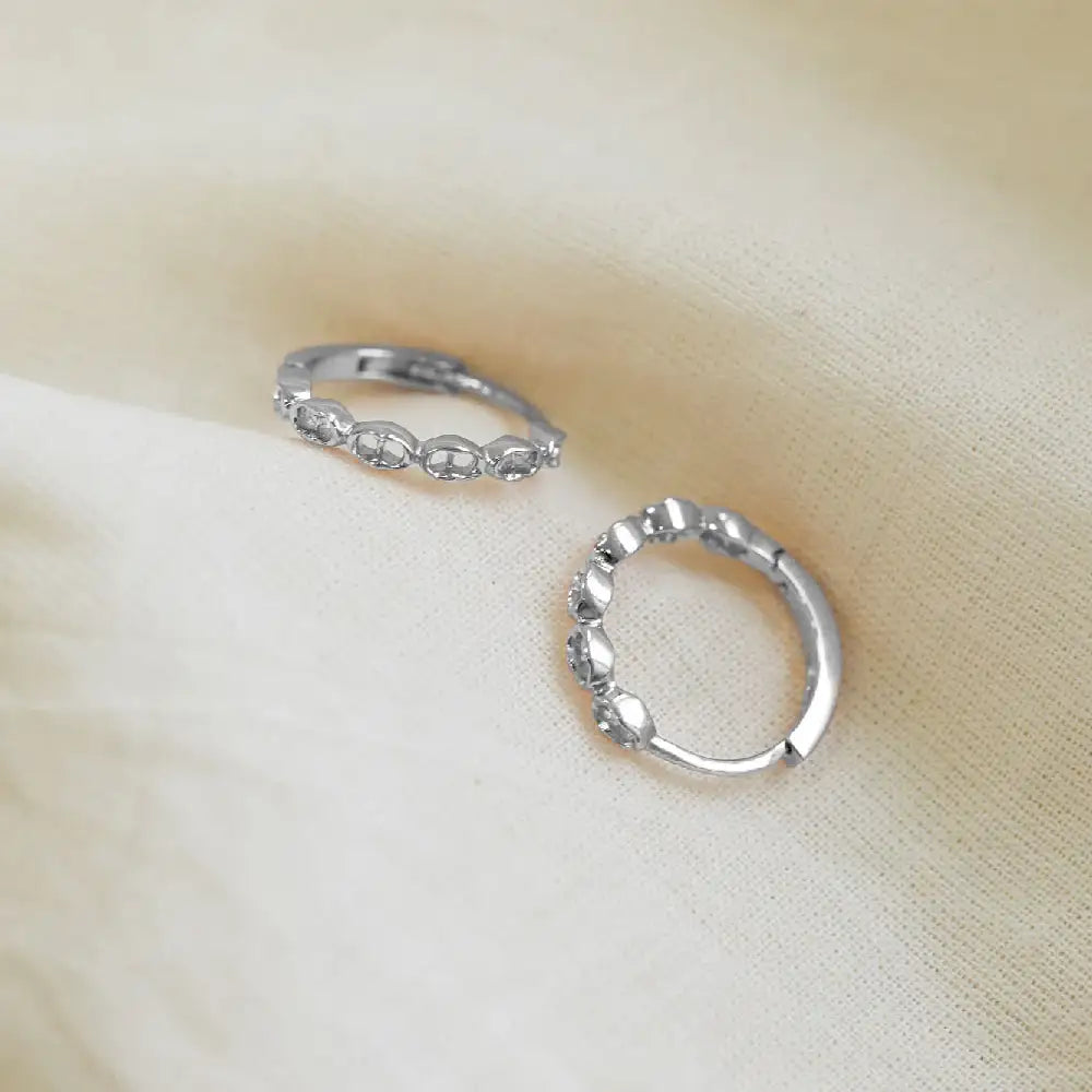 CLUE - Collection Iconic C Link One Touch Earrings - CLUE - Jewelry - Harumio