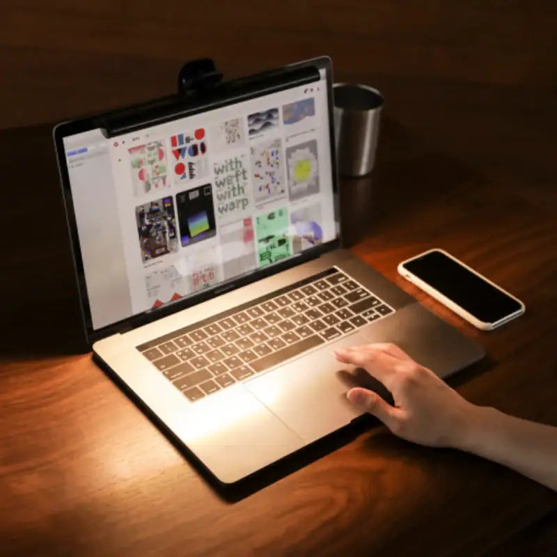 mosh - Smart Dimming Laptop Light - mosh - Laptop - Harumio