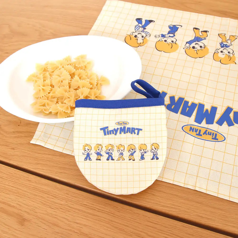 BTS - TinyTAN Tinymart Kitchen Glove - BTS TinyTAN - Home & Living, Accessories - Harumio