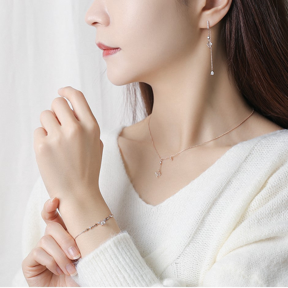 CLUE - Night Sky Engraving Moonlight Silver Necklace