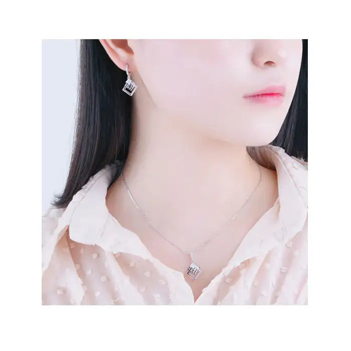 CLUE - White Square Silver Necklace