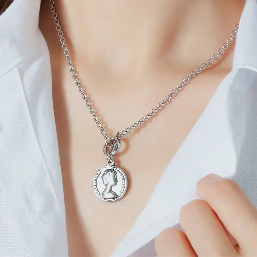 CLUE - Elizabeth II Surgical Steel Necklace - CLUE - Jewelry - Harumio