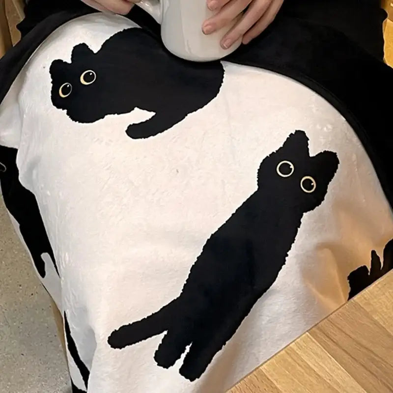 The Tale of Goldiluck, the Black Kitten - Double-sided Webtoon Blanket - Webtoon Shop - Blanket - Harumio