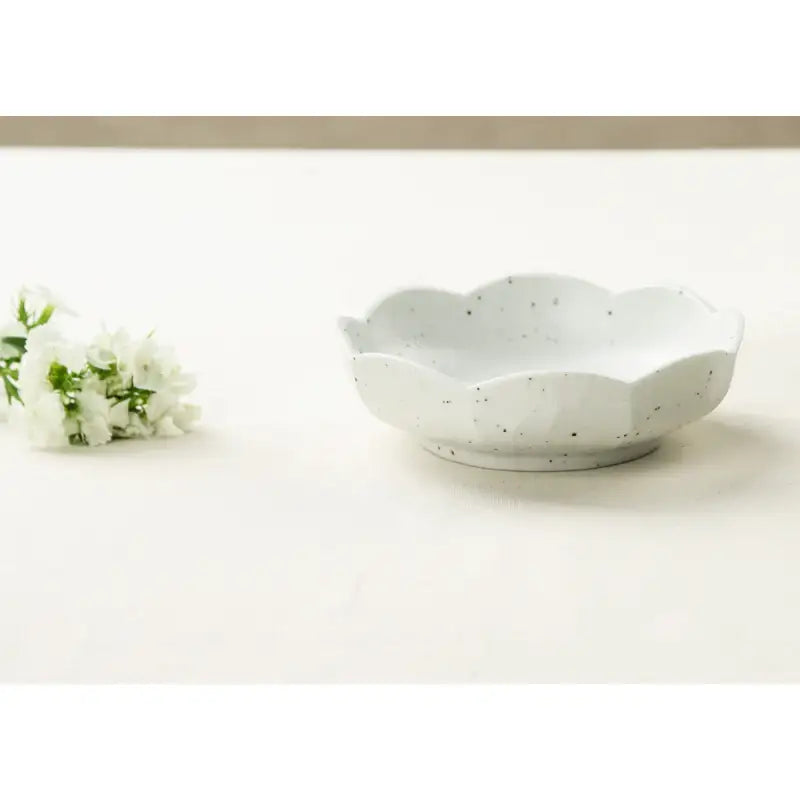Chaora - White Porcelain Flower Side Dish Plate - Chaora - Tableware - Harumio