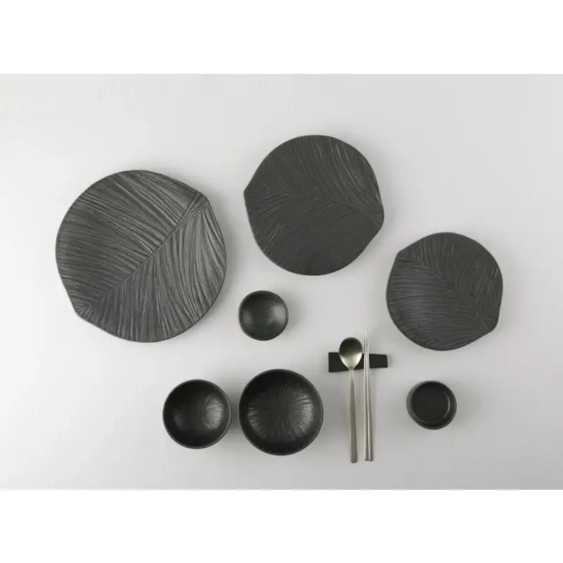 Chaora - Black Leaf Round Plate - Chaora - Tableware - Harumio