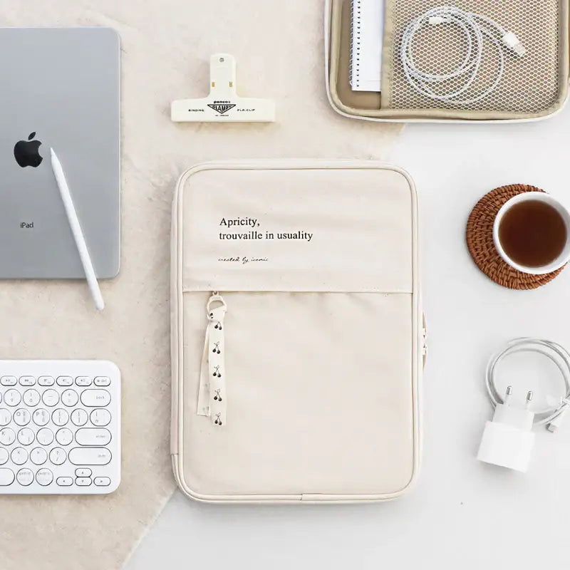 Iconic - Cottony iPad Pouch - Iconic - iPad Pouch - Harumio
