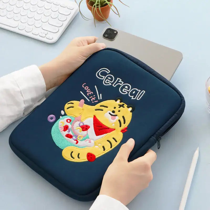 Iconic - Merry 11" iPad Pouch - Iconic - iPad Pouch - Harumio