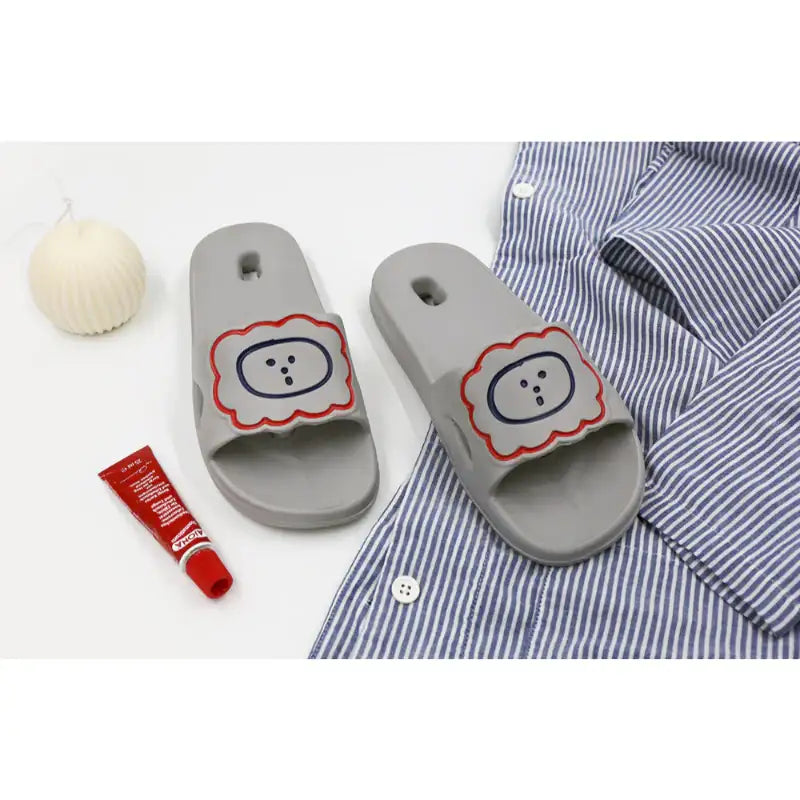 Romane x 10x10 - Brunch Brother Lion Bath Slippers - Romane - Slippers - Harumio