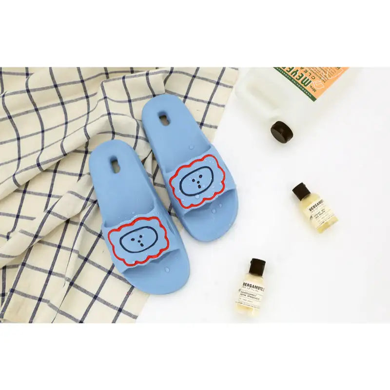 Romane x 10x10 - Brunch Brother Lion Bath Slippers - Romane - Slippers - Harumio