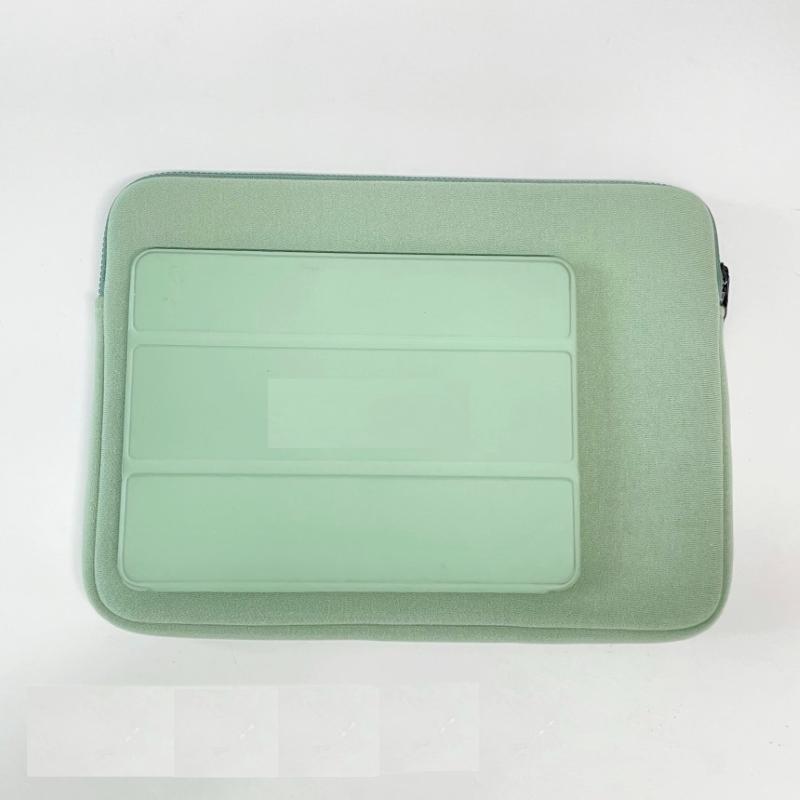 Bamtoree Bear - iPad/Laptop Pouch - Mint