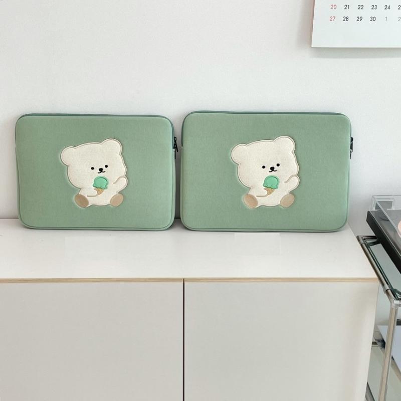 Bamtoree Bear - iPad/Laptop Pouch - Mint