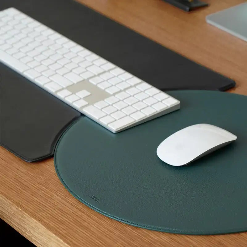 proper belongings - Desk Mat - proper belongings - Desk Mat - Harumio