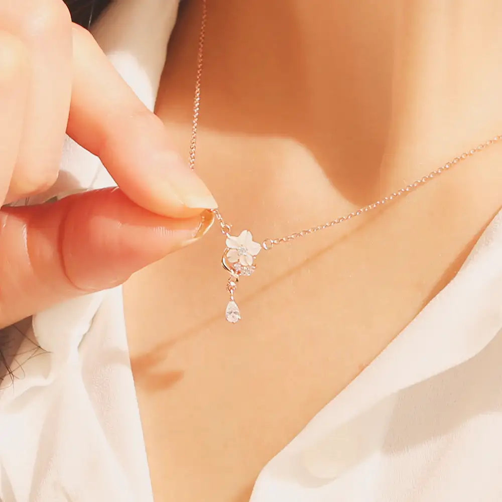 OST - Elegant White Mother-of-Pearl Flower Necklace - OST - Jewelry - Harumio