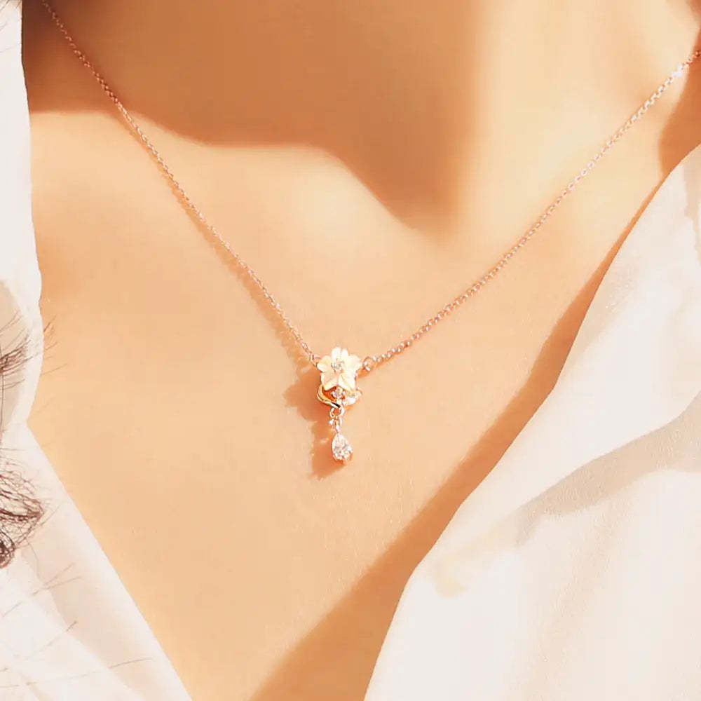 OST - Elegant White Mother-of-Pearl Flower Necklace - OST - Jewelry - Harumio