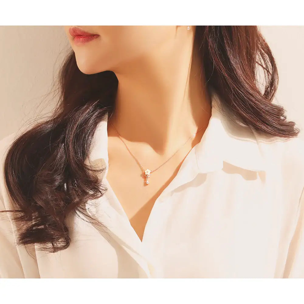 OST - Elegant White Mother-of-Pearl Flower Necklace - OST - Jewelry - Harumio