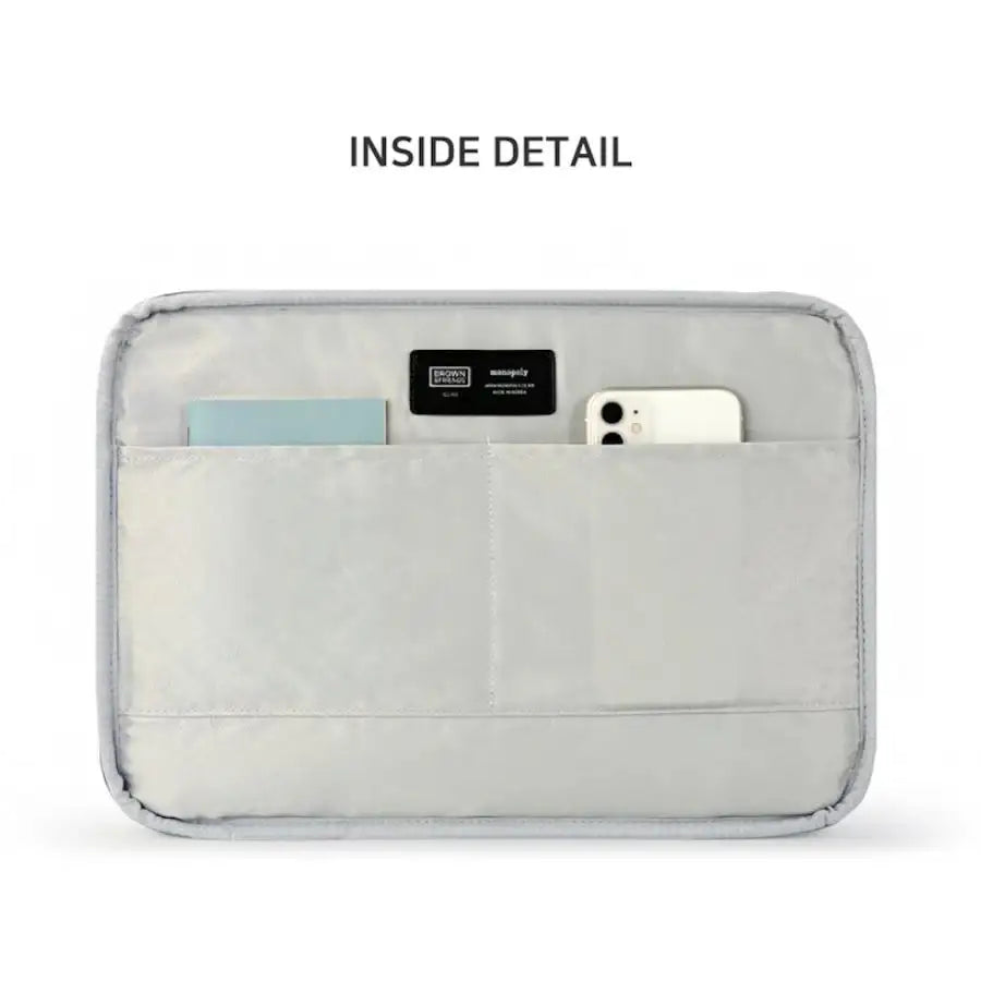 Monopoly x LINE - Brown and Friends - Easy Carry Laptop Pouch Vintage - Monopoly - Accesories - Harumio