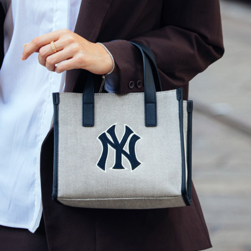 MLB New York Yankees: Canvas Tote Bag for Unique Style