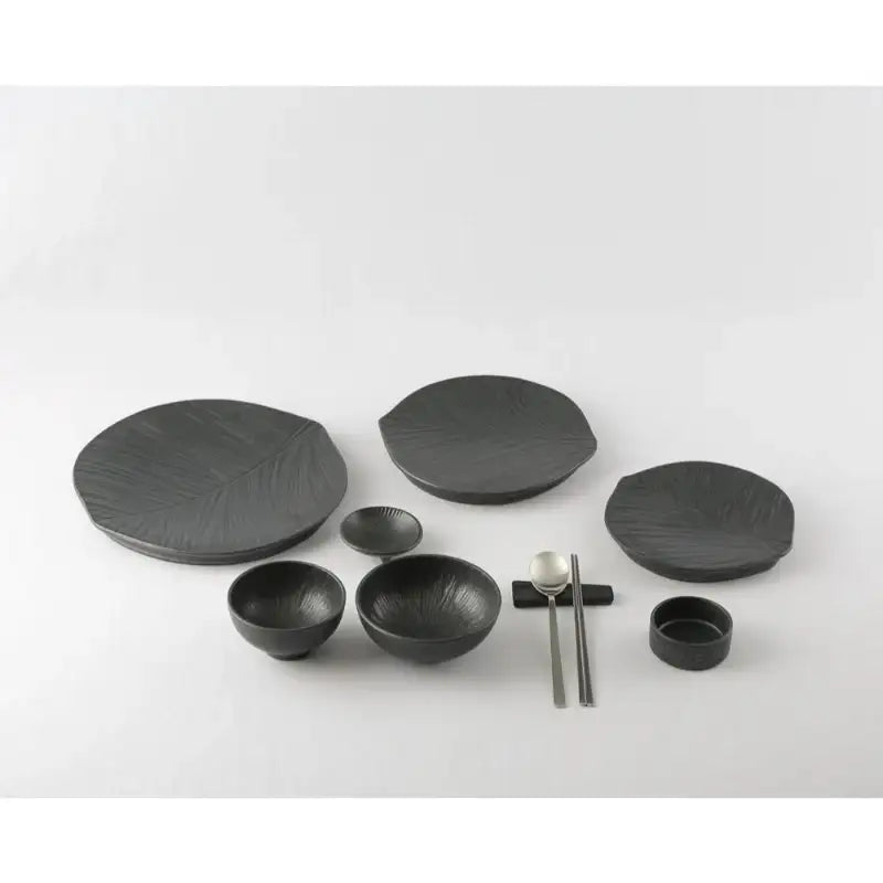 Chaora - Black Leaf Round Plate - Chaora - Tableware - Harumio