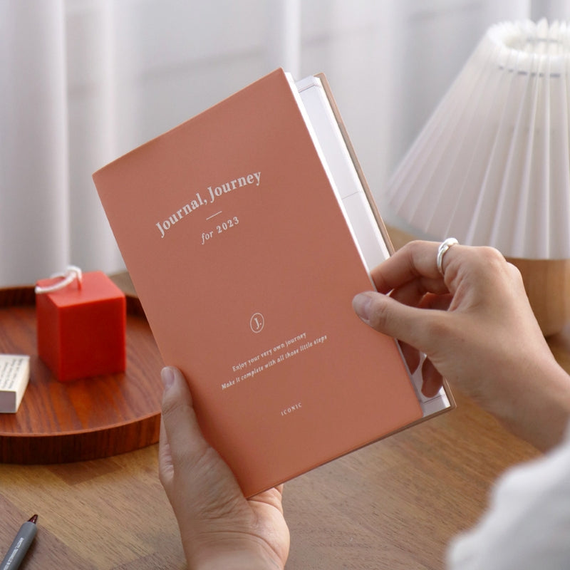 Iconic - 2023 Journal J Diary Free Weekly A5