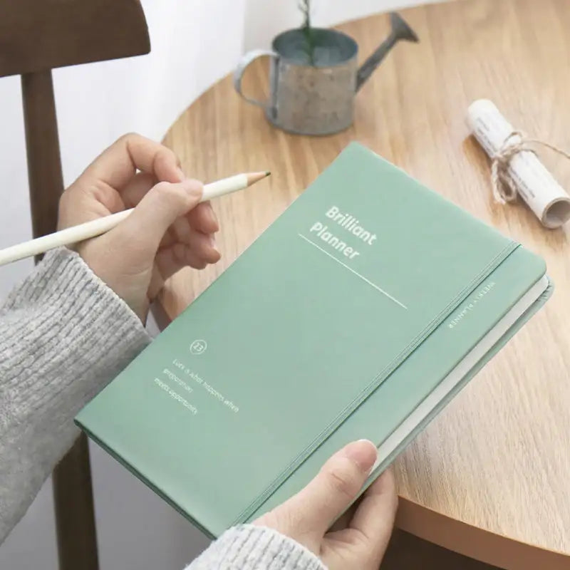 Iconic - 2023 Brilliant Weekly Planner - ICONIC - Diary - Harumio