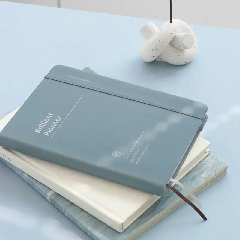 Iconic - 2023 Brilliant Weekly Planner - ICONIC - Diary - Harumio