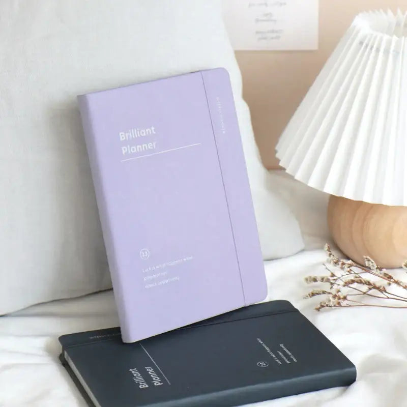 Iconic - 2023 Brilliant Weekly Planner - ICONIC - Diary - Harumio