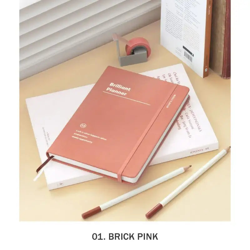 Iconic - 2023 Brilliant Weekly Planner - ICONIC - Diary - Harumio