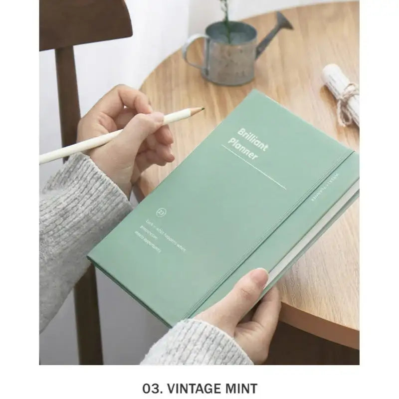 Iconic - 2023 Brilliant Weekly Planner - ICONIC - Diary - Harumio