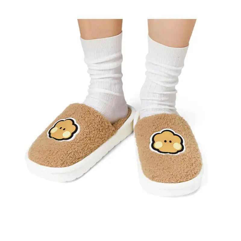 BT21 - Minini Big Face Boucle Slippers - LINE FRIENDS - Footwear - Harumio