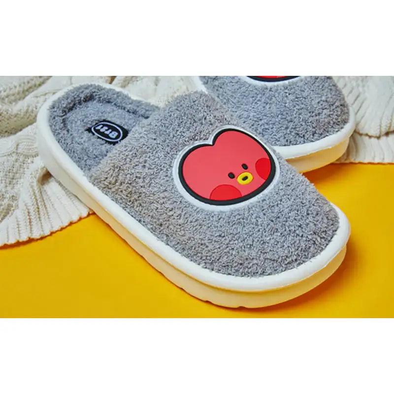 BT21 - Minini Big Face Boucle Slippers - LINE FRIENDS - Footwear - Harumio